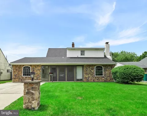 51 Nickelhill Ln, Levittown, PA 19054