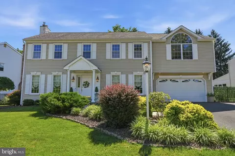 207 Forrest Dr, Holland, PA 18966