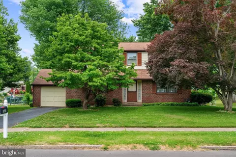 340 Hampton Dr, Feasterville Trevose, PA 19053