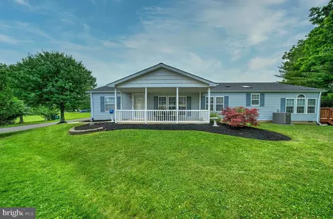 576 Bent Pine Cir, New Hope, PA 18938