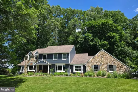 2752 N Sugan Rd, New Hope, PA 18938