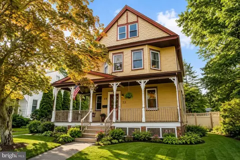 814 N Pennsylvania Ave, Morrisville, PA 19067