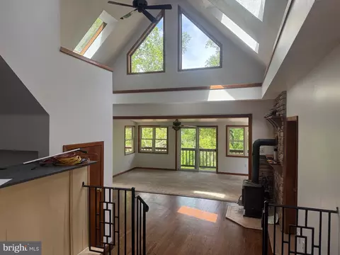 4667 N River Dr, Bensalem, PA 19020