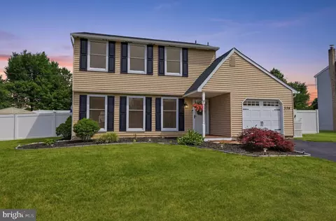 228 Hampton Dr, Langhorne, PA 19047