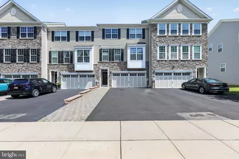 26123 Hickory Ln, Langhorne, PA 19047