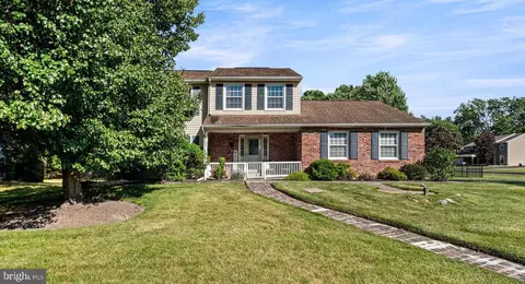1221 Woodbrook Ln, Warminster, PA 18974