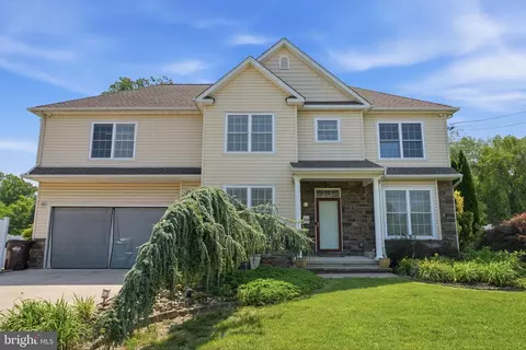 1935 Hulmeville Rd, Bensalem, PA 19020