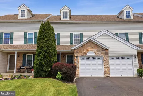 314 Cedar Waxwing Dr, Warrington, PA 18976