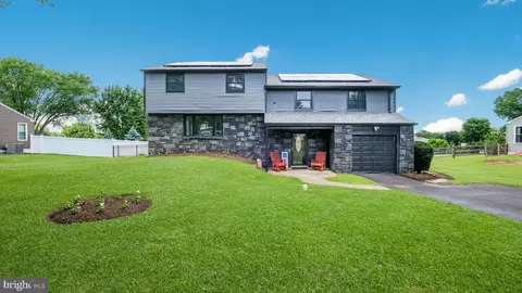 106 Cedarbrook Dr, Southampton, PA 18966
