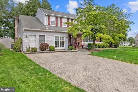 487 Cambridge Ln, Newtown, PA 18940