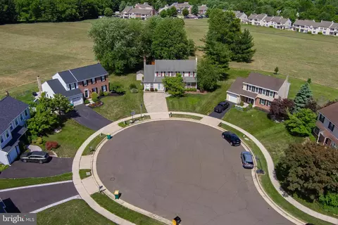 487 Cambridge Ln, Newtown, PA 18940