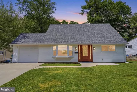 31 Vermillion Ln, Levittown, PA 19054