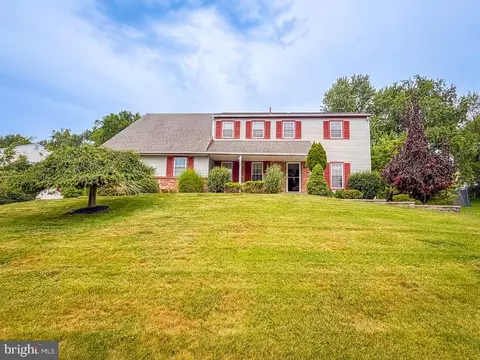 735 Ross Dr, Feasterville Trevose, PA 19053