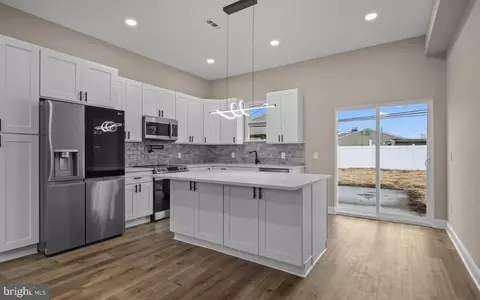 27 Bittersweet Rd, Levittown, PA 19057