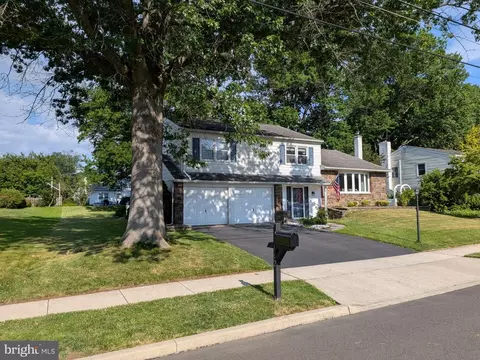 162 Walton Dr, Morrisville, PA 19067