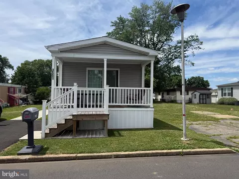 3501 Cannon Dr, Morrisville, PA 19067