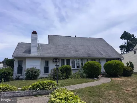 62 Plumtree Rd, Levittown, PA 19056