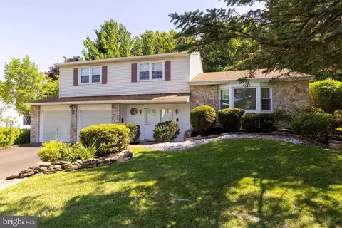 31 Crestview Dr, Southampton, PA 18966