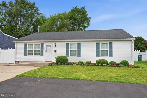 1325 Dixon Ave, Croydon, PA 19021