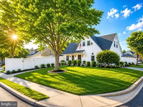 43 Northpark Dr, Levittown, PA 19054