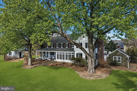 6693 Groveland Rd, Pipersville, PA 18947