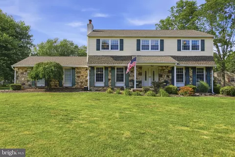 7 Pebble Ridge Rd, Warrington, PA 18976