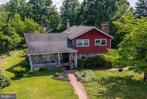 36 Schoolhouse Rd, Chalfont, PA 18914
