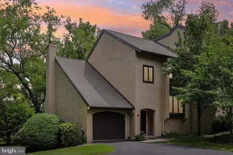 67 Golf Club Dr, Langhorne, PA 19047