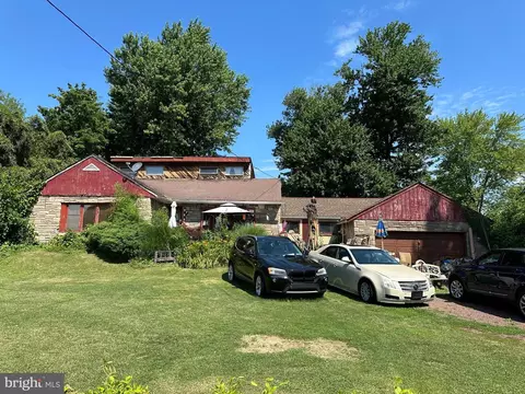 1312 Frosty Hollow Rd, Levittown, PA 19056