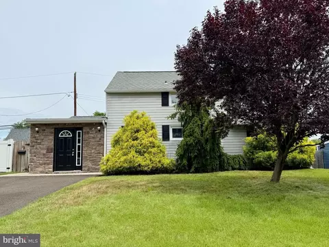 32 Great Oak Rd, Levittown, PA 19057
