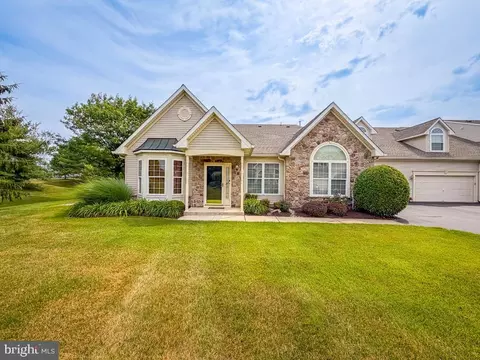 233 Shady Brook Dr, Langhorne, PA 19047