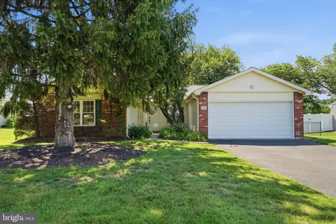 22 Delaware Ct, Newtown, PA 18940