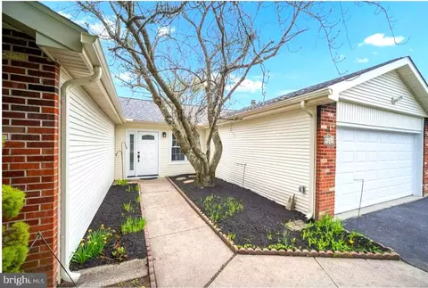 22 Delaware Ct, Newtown, PA 18940