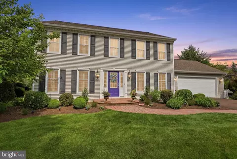 271 Saxony Dr, Newtown, PA 18940