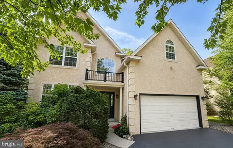 128 Riverwoods Dr, New Hope, PA 18938