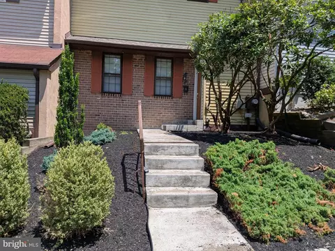 448 E Stoney Hill Ct #E, Langhorne, PA 19053