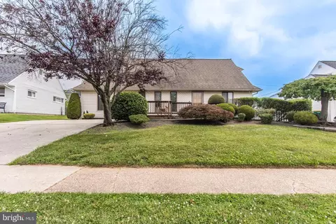 23 Begonia Ln, Levittown, PA 19054