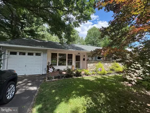 1041 Jeffrey Dr, Southampton, PA 18966