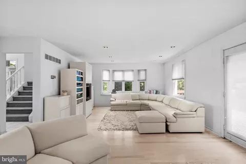 256 Sycamore Cir, Feasterville Trevose, PA 19053