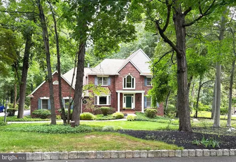 14 Timber Knoll Dr, Washington Crossing, PA 18977
