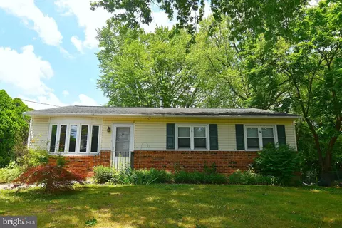942 Mearns Rd, Warminster, PA 18974