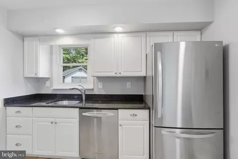 Kitchen - 1382 Beechdrop Ct, Yardley, PA 19067 photo 2 of 2