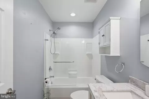 Bath - 1382 Beechdrop Ct, Yardley, PA 19067 photo 4 of 4