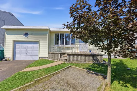1427 Williams St, Levittown, PA 19057