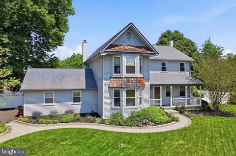 11 Ginger Ct, Newtown, PA 18940