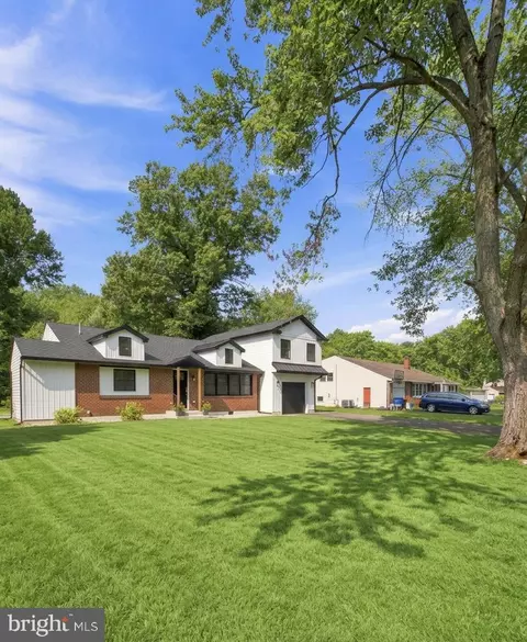 50 Manor Ln, Yardley, PA 19067