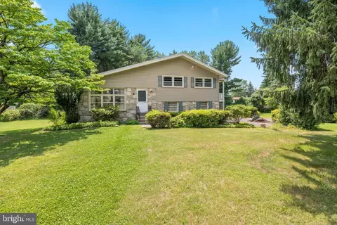 106 Pearl Dr, Southampton, PA 18966