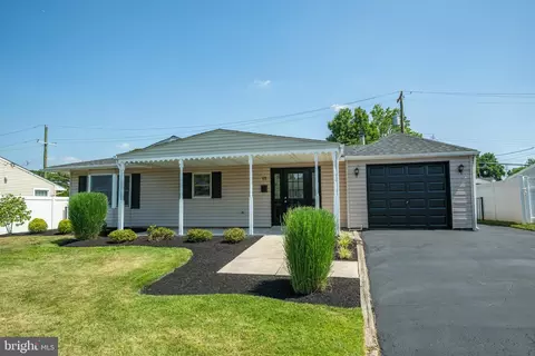 15 Indian Park Rd, Levittown, PA 19057