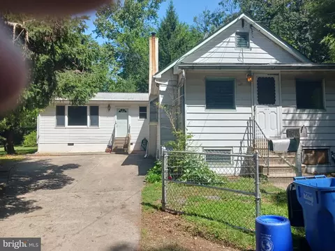 3816 E Moosewood Ave, Feasterville Trevose, PA 19053