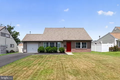 50 Middle Rd, Levittown, PA 19056